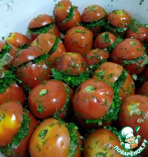 Соленые помидоры с чесноком и укропом